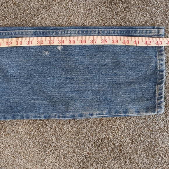 Men's Wrangler distressed regular fit blue jeans size 32X32 - Picture 3 of 12